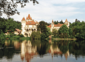 Autor fotografi� : Vratislav Benc, Agentura B-KONTAKT Plze�, Z�b�lsk� 46, tel. 019/538510.